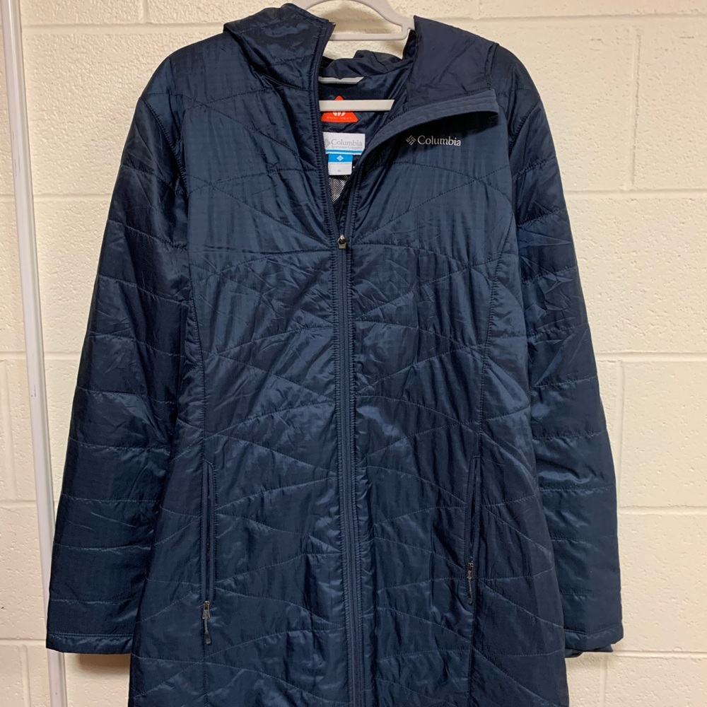 Zip up navy Columbia Jacket! Great for the cold!